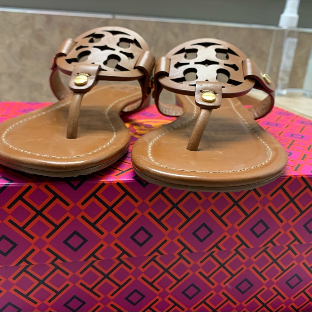 Torch Burch Miller leather sandals New, Size 5